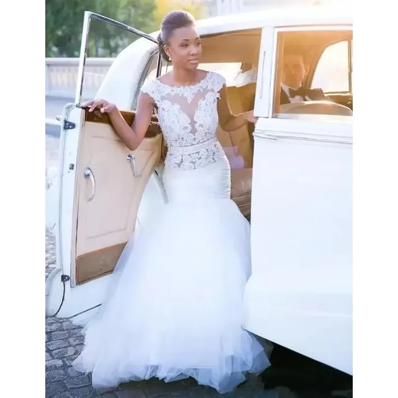 맞춤형 빈티지 아플리케 레이스 탑 캡 슬리브 머메이드 웨딩 드레스 Tulle Sweep Train 아프리카 스타일 가든 V자형 백 브래지어