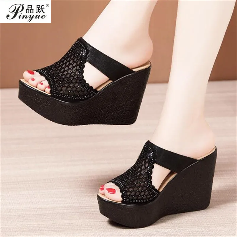 Big Size 34-43 wysokie obcasy buty letnie 11cm kapcie ślubne Rhinestone seksowna otwarta główka platformy kliny slajdy kapcie