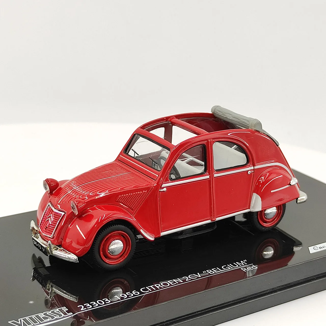 Box Cracked Diecast 1:43 Scale 1956 Citroen 2CV Belgian Red Alloy Car Model