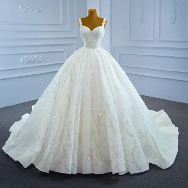Luxuriöses, herzförmiges, glitzerndes Träger-Hochzeitskleid, schulterfreies Brautballkleid, romantisches Prinzessin-Hochzeitskleid nach Maß