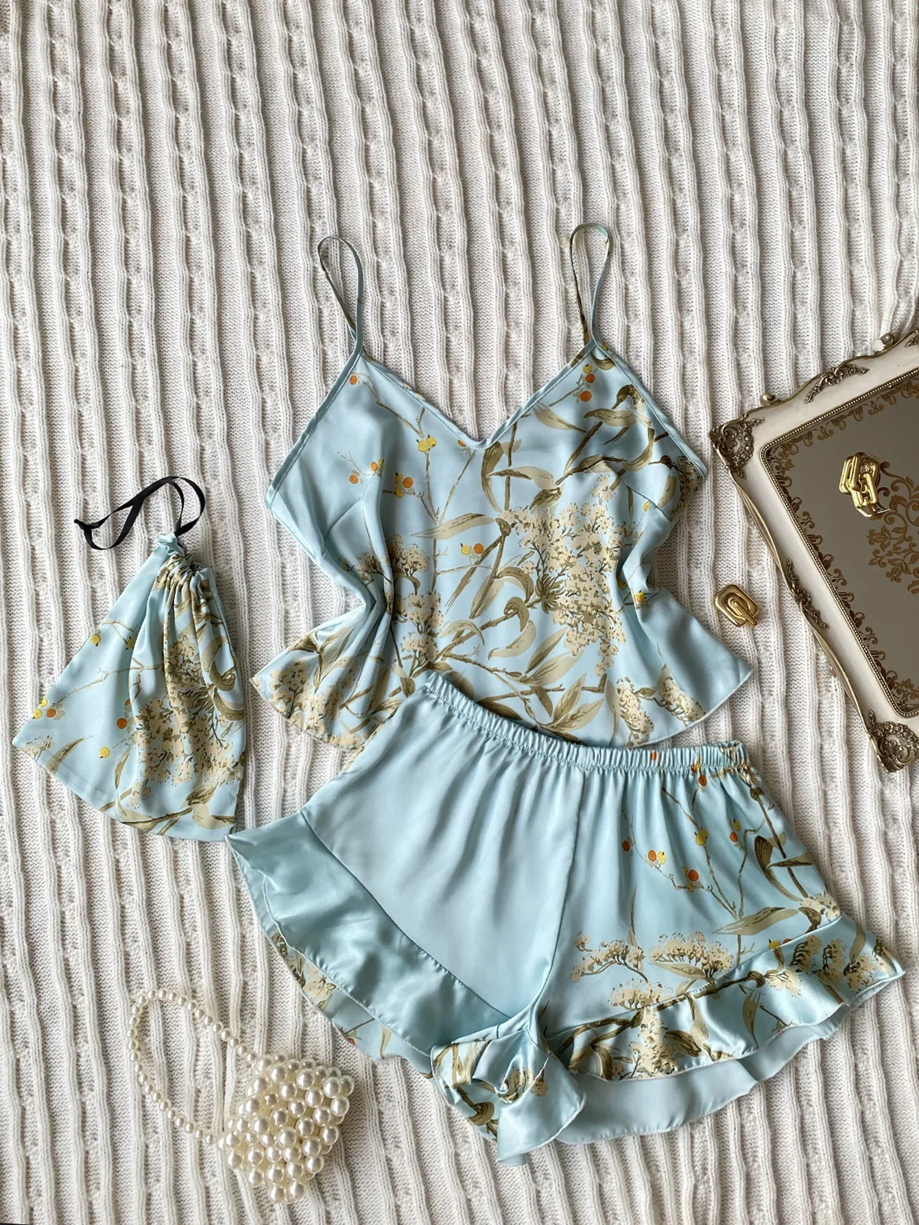 طقم بيجامات صيفي للنساء ملابس نوم 3 قطع قطع علوية وسروال قصير مطبوع عليه زهور حريرية مع حقيبة معلقة ملابس للاستلقاء