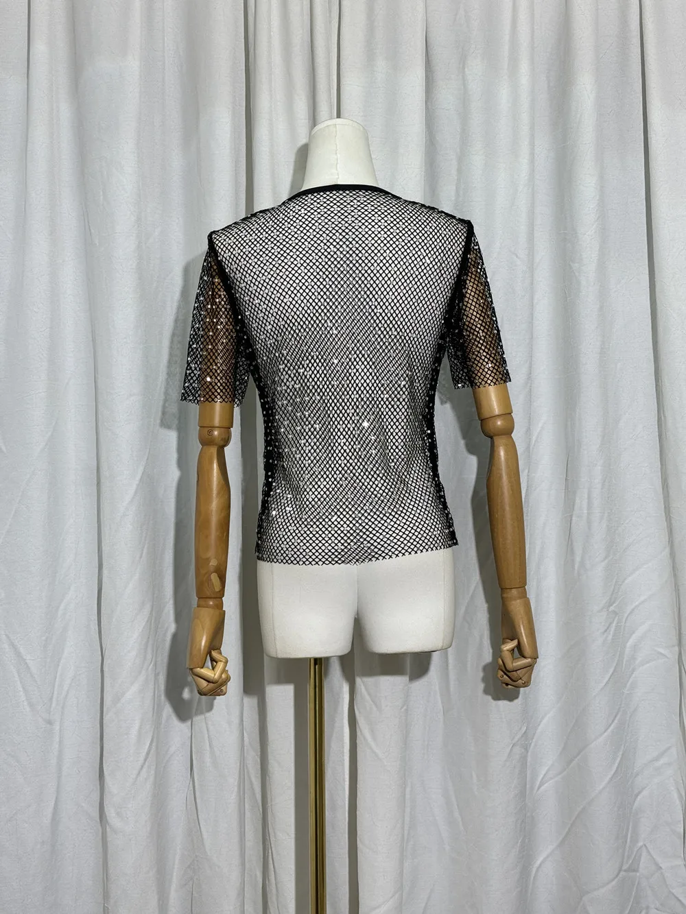 High quality Hot-drilled Fishnet Hollow See-through T-shirt Design V-neck Slim-fitting Short Women’s Fashion and Versatile Top