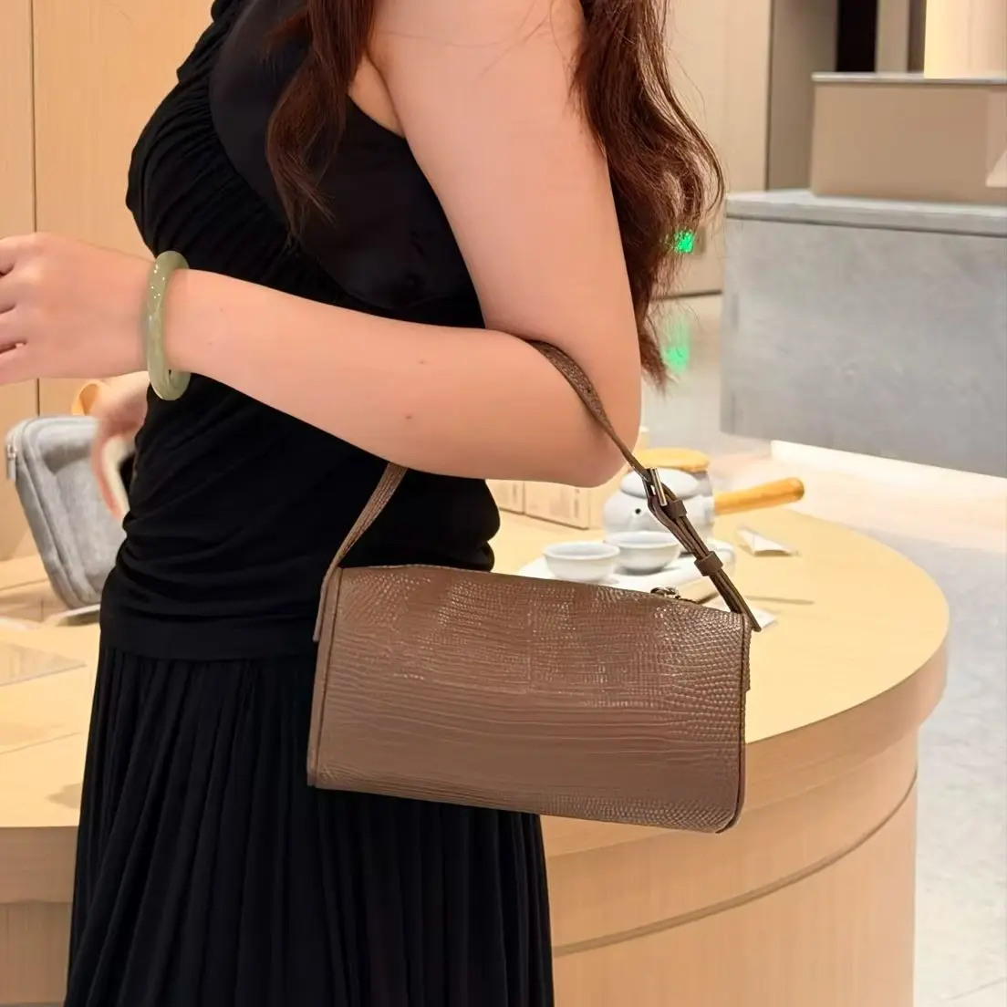 2026 New Premium Cowhide Fashion Versatile Bucket Box Bag Women's Special Pattern Crossbody Purse