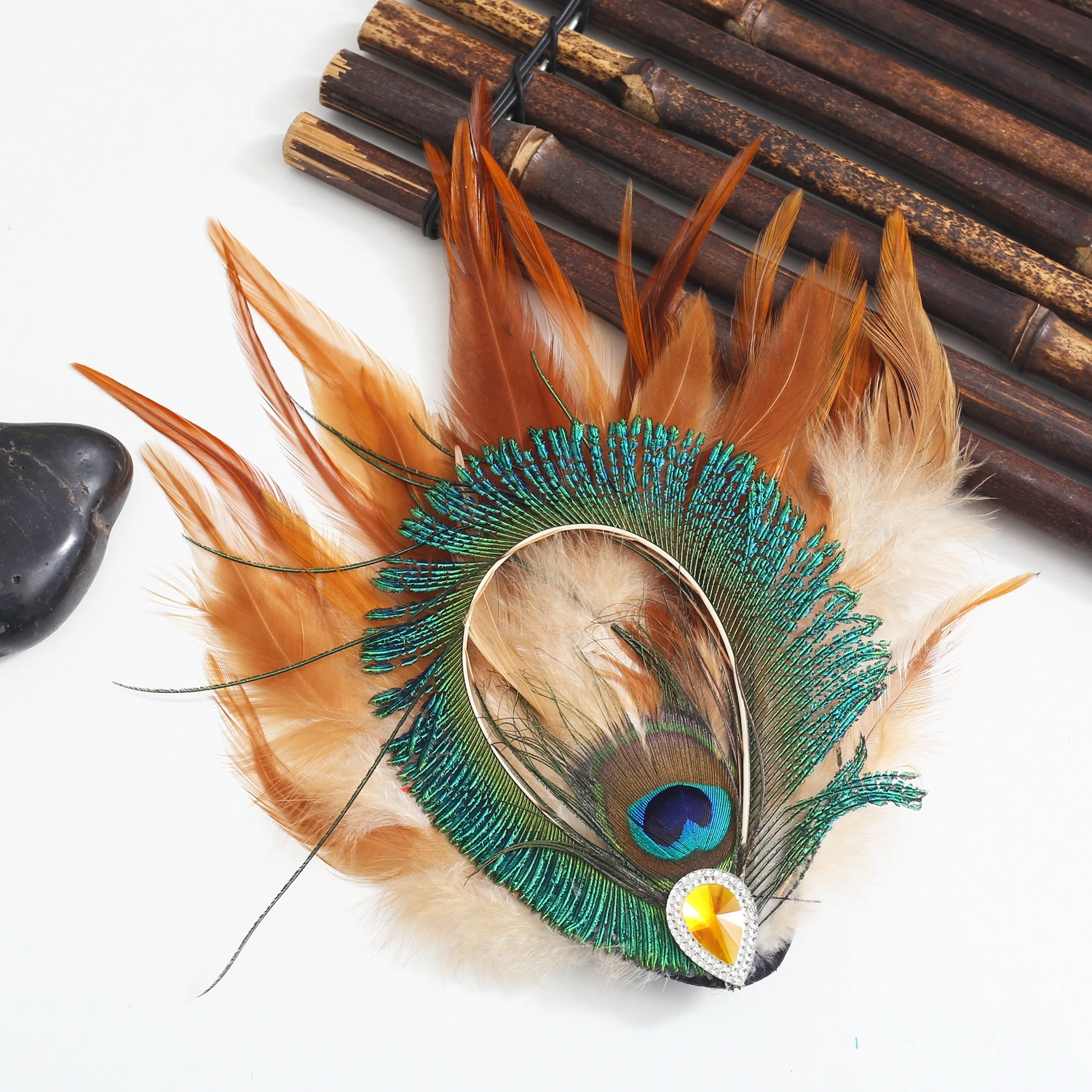 1 new contrasting peacock feather hair clip, retro Bohemian Indian hair accessory suitable for parties and concerts