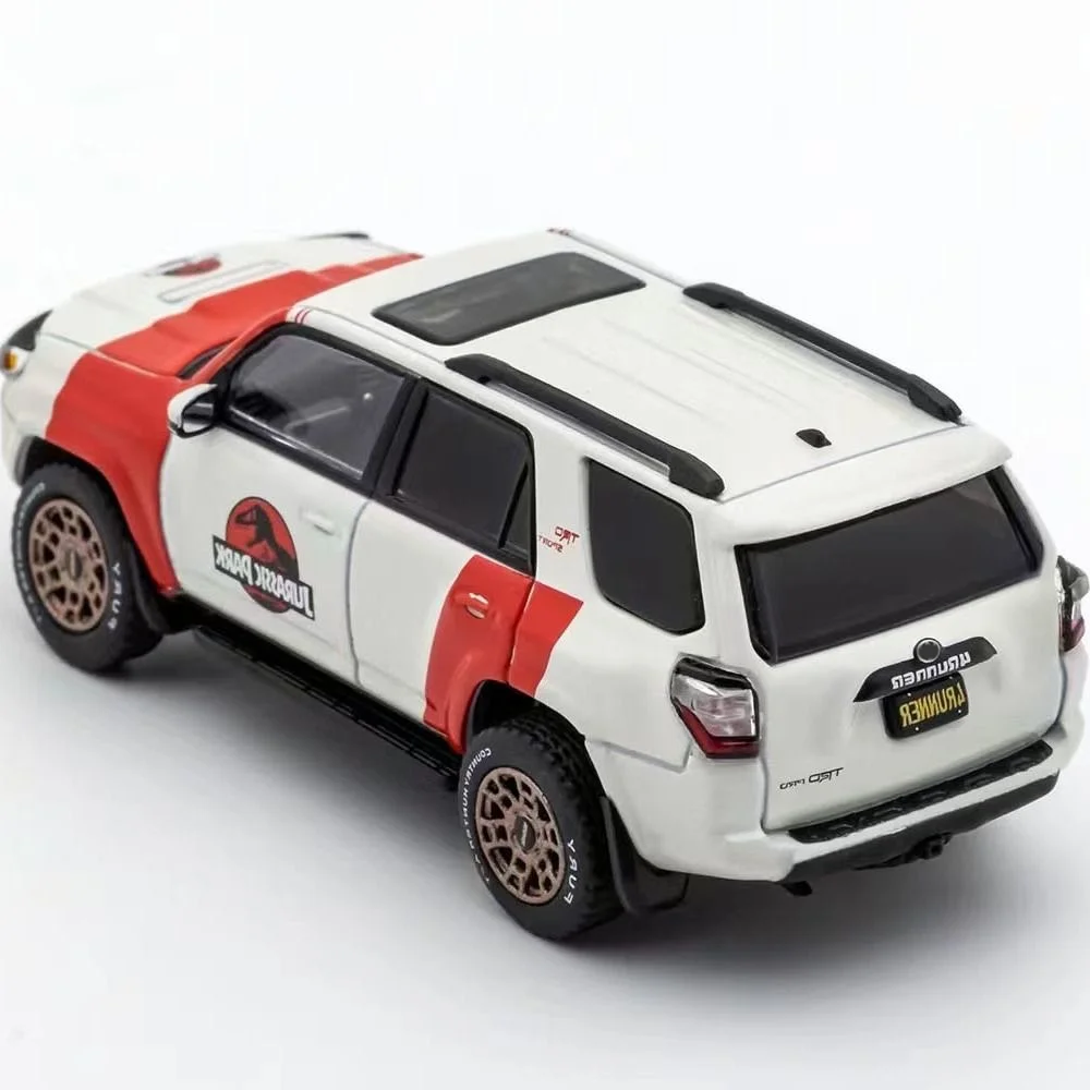 GCD 1:64 4-Runner Jurassic World dicat model kendaraan off-road Aloi