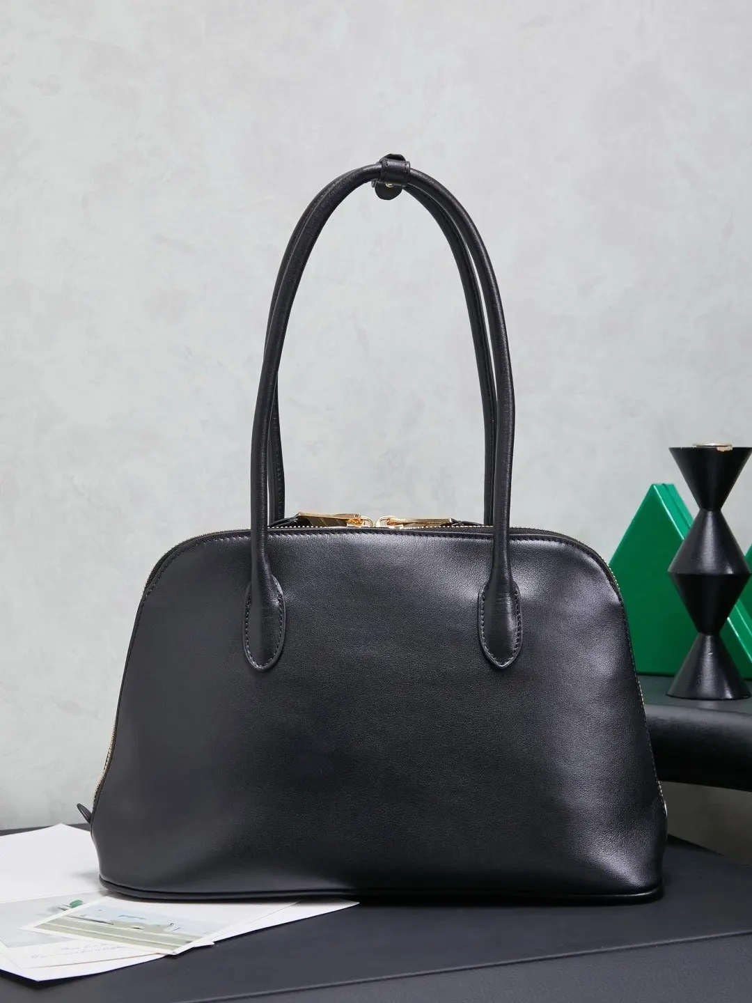 

2025 Winter Shell Bag, Lazy American Old Money Style, Premium Imported Calfskin, Soft High-End Texture, Versatile Commute Bag