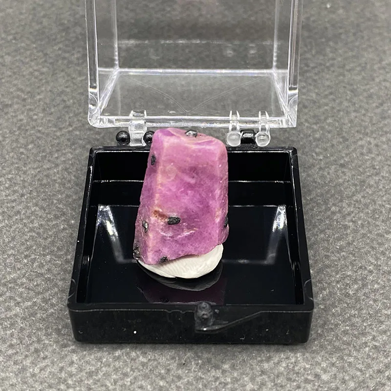 100%  Natural Myanmar ruby Mineral Specimens Stones and Crystals Healing Crystal   +Box size:35*35*35 mm