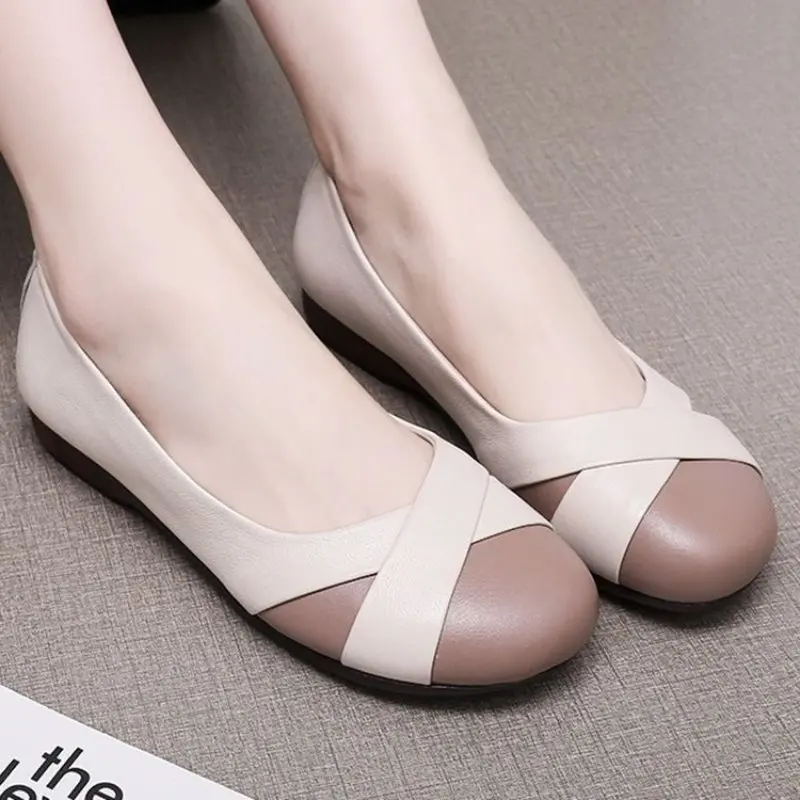 

New Women Soft Leather Low Heel Comfortable Middle-aged Sandals Mid Heel Office Work Shoes Wedges Shoes for Women Wedding Shoes