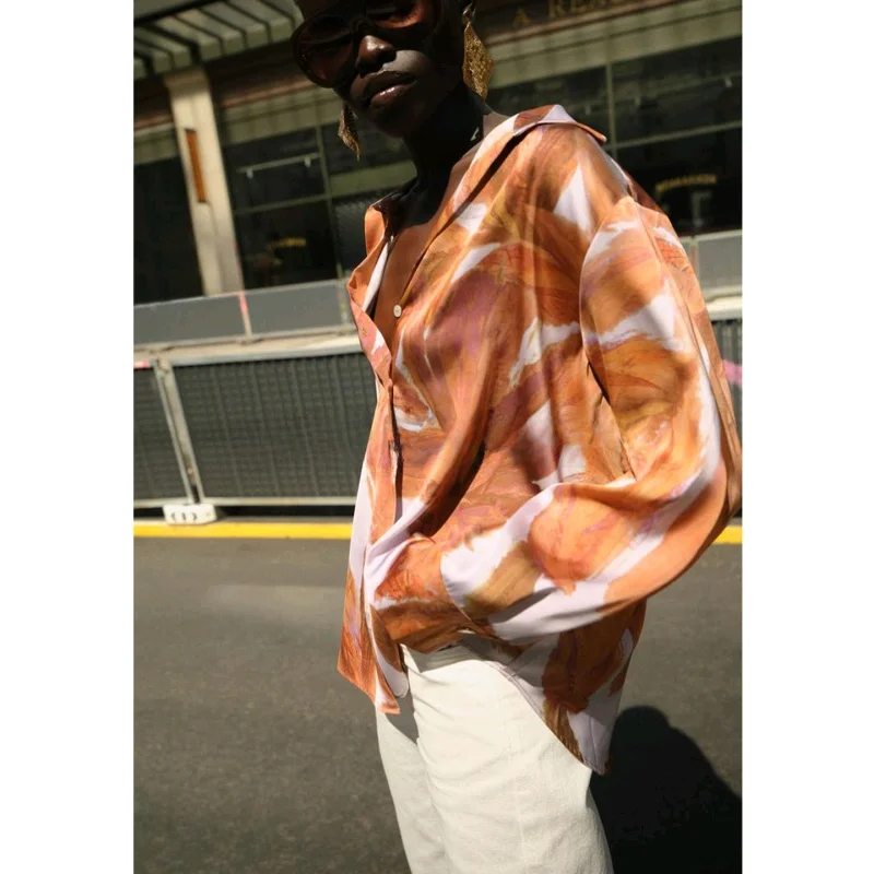 قميص نسائي جديد للخريف بأكمام طويلة وتصميم فضفاض مع طباعة، ملمس حريري، نمط أمريكي عتيق مع عقدة فراشة، مصنوع من البوليستر