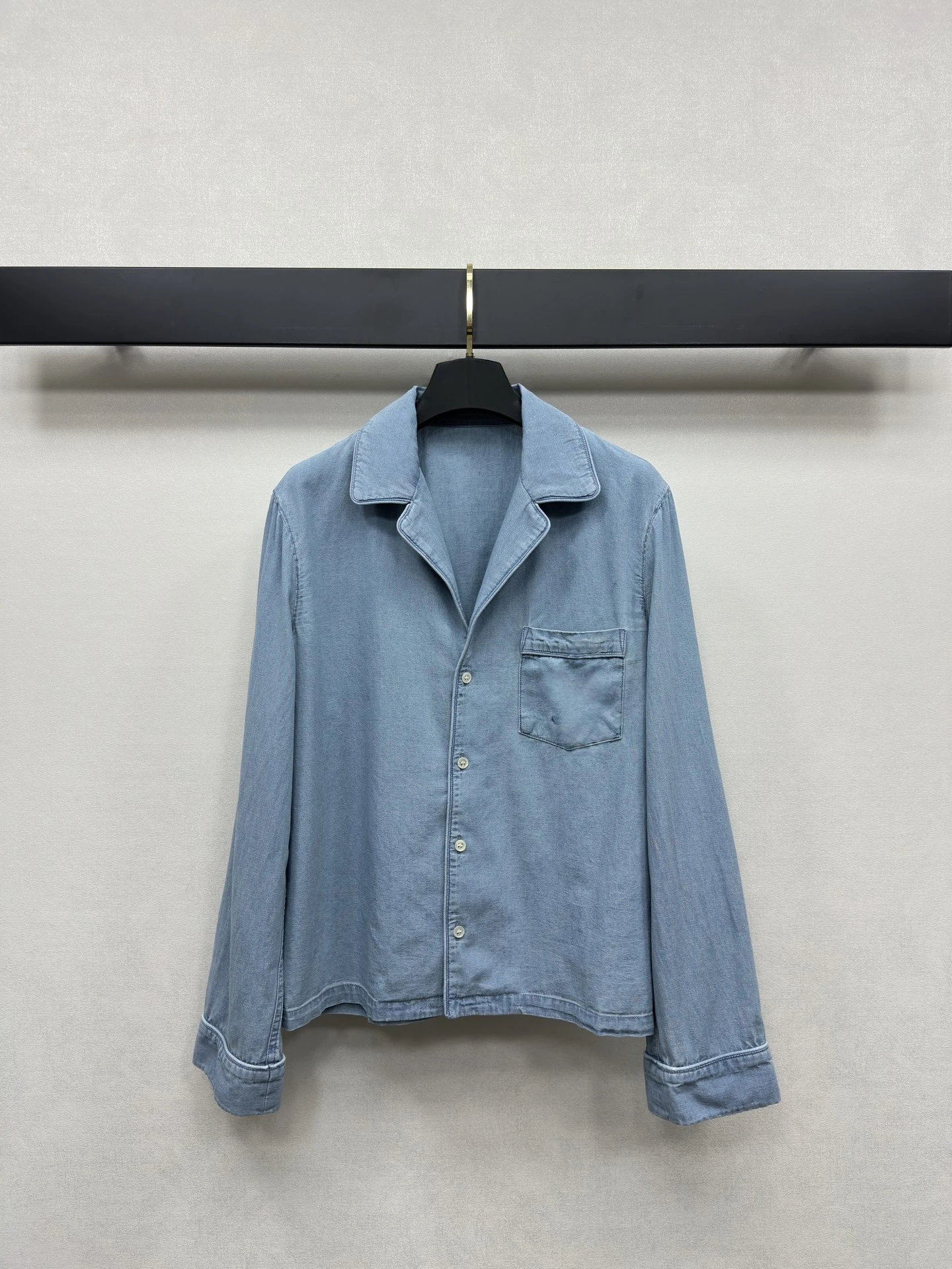 

Slimming Effect Slim Fit Casual Style Single Button Stand Collar Denim Shirt Women Loose Long Sleeve Cotton Spring Short Length