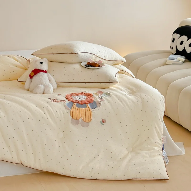 A Grade Double Gauze Cotton Cute Lion Embroidered Soybean Fiber Quilt Soft Lightweight Breathable Comforter for All Season