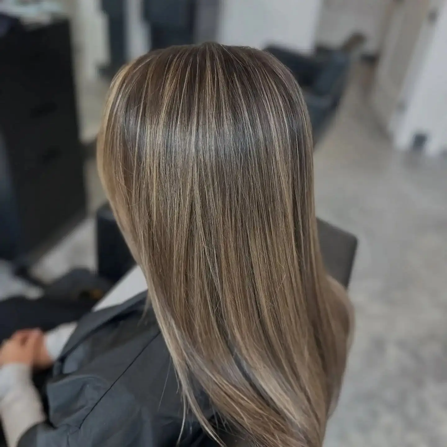 

Светло-коричневый блонд-парик с полной кружевной основой, синтетическое волокно, с мелированием, шелковисто-прямые волосы, парик с HD-кружевной основой 13x4 для женщин, готовый к носке