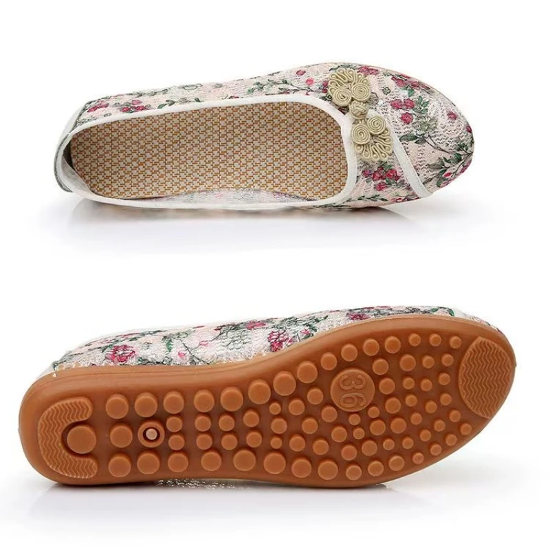 

Летние женские туфли с полой сеткой: модные женские туфли на мягкой подошве с вышивкой, легкие, противоскользящие и дышащие.