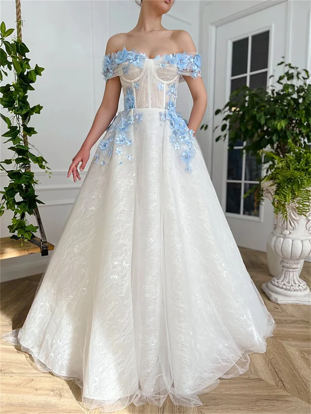 

A-Line Prom Dresses Elegant Engagement Sweep/Brush Train Short Sleeves Off-The-Shoulder Tulle Embroidery Appliques Glamorous