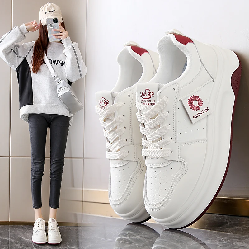 

Women's Lightweight Chunky Platform Sneakers 4.5CM Heel Comfortable Upper Wear Resistant Sole Casual Daily Shoes