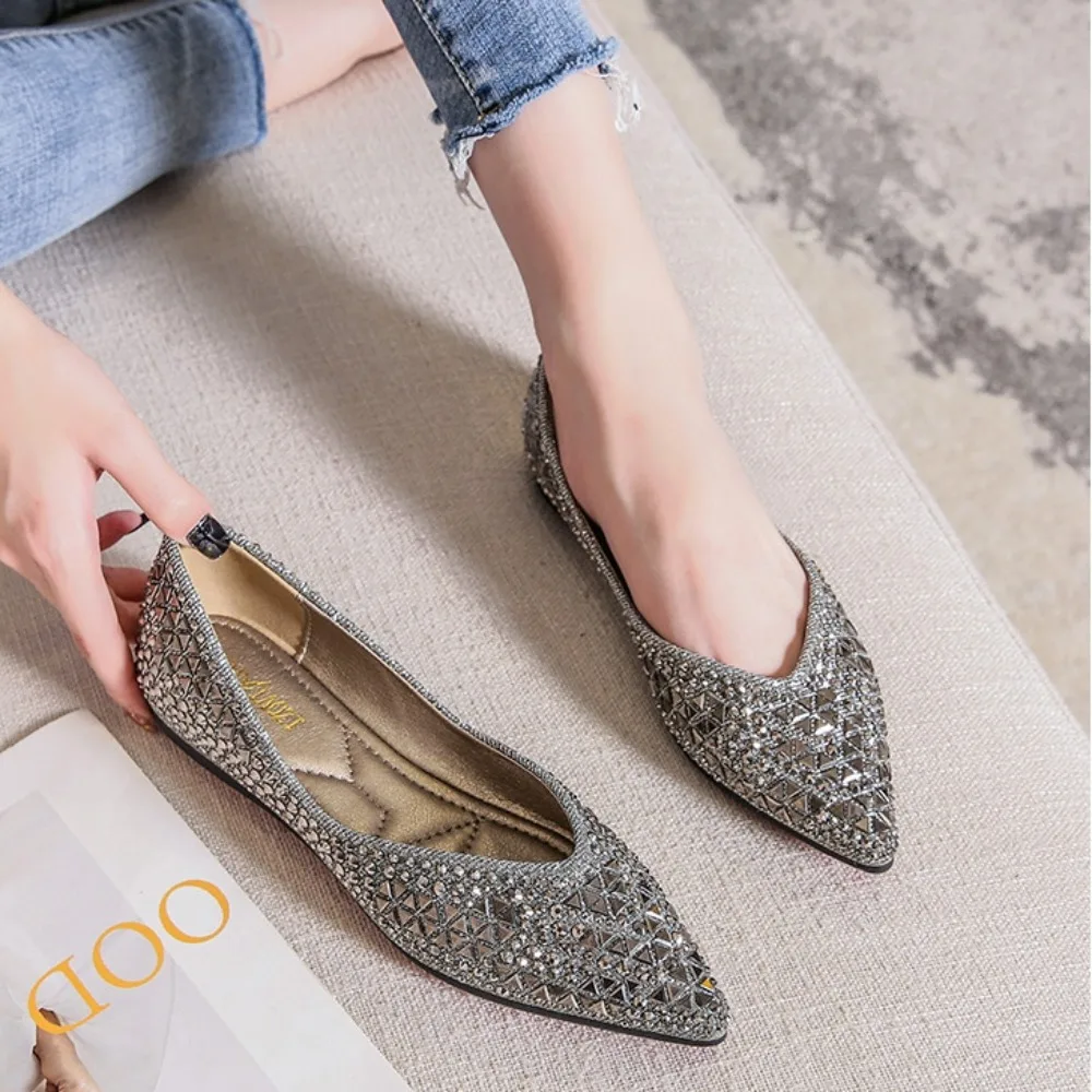 Riveted Flats Women\'s New Pointed Toe Glitter Beading Ballerian Shoes Shallow Mouth Sequined Cloth Women Flat Shoes Plus Size 43