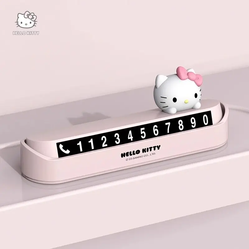 

Новинка 2026: Милый автомобильный номерной знак Hello Kitty, японский мультяшный персонаж Sanrio Kuromi, украшение для центральной консоли автомобиля, праздничный подарок