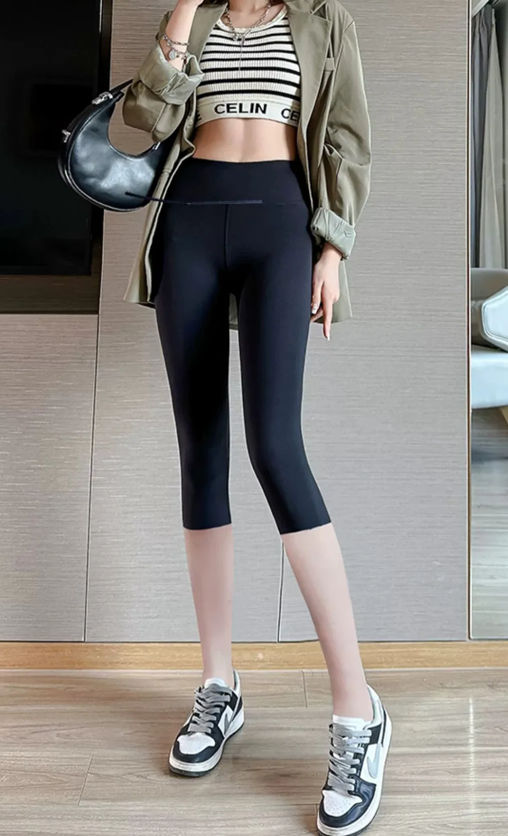 Damskie legginsy z nadrukiem, świąteczne, ocieplane, z podszewką, barwione, dopasowane, dopaminowe kolory, wysokiej jakości spodnie, wysoka estetyka i szyk.