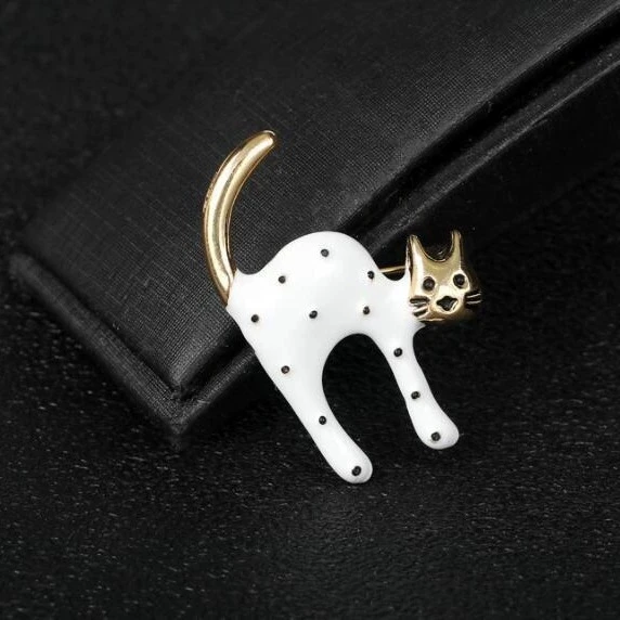 

Cute cartoon drip oil polka dot cat brooch, sweet and niche temperament, high-end sense, sweater pin, chest flower, female