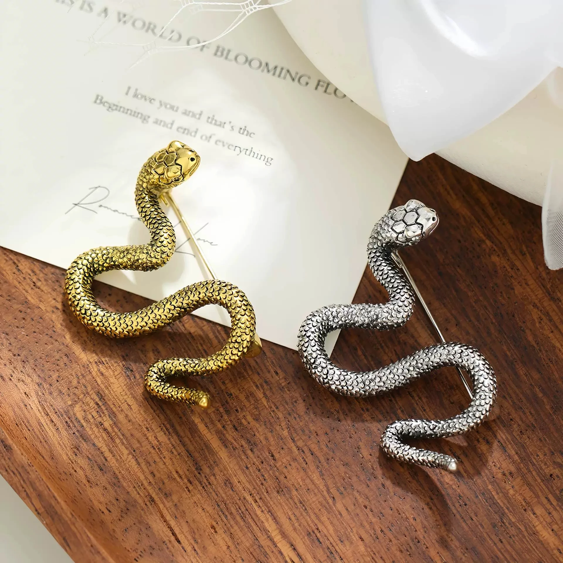 

Serpentine brooch cool style versatile chest flower accessory snake trendy men's and women's