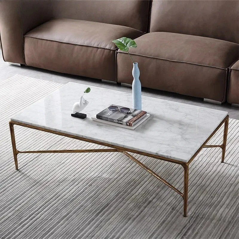 

Комплект из двух предметов: диван и журнальный столик в средневековом стиле, ручной работы, с железным каркасом и мраморными элементами, в ретро-стиле.