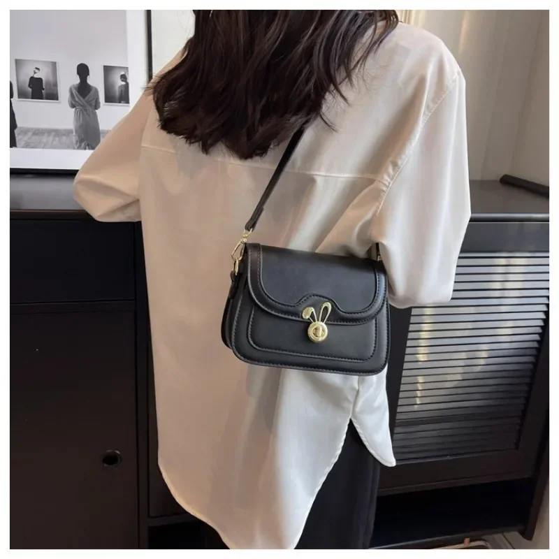 2023 tendencia de moda nuevo bolso de mujer de alta calidad nicho bolso de hombro tipo bandolera estilo caliente exquisito Popular pequeño bolso cuadrado