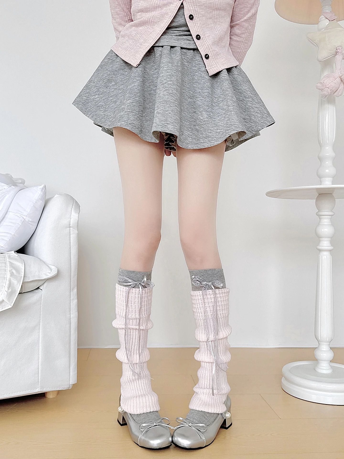 meias-de-trico-com-renda-delicada-para-mulheres-estilo-primavera-listras-verticais-estilo-ballet-cinza-com-efeito-empilhado-meias-de-outono-inverno