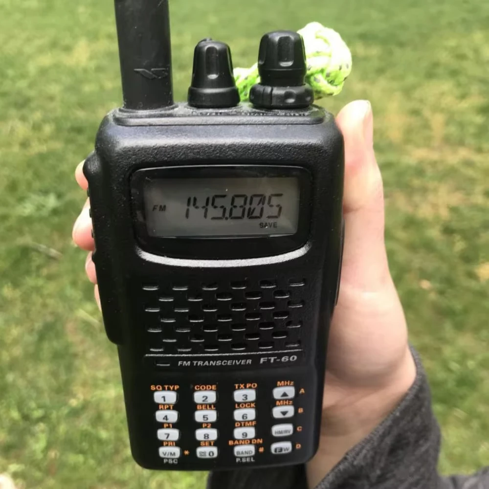 Yaesu FT-60R Dual Band 144/430 MHz Portable FM Transceiver Ham Radio Walkie Talkie With DTMF Mic & Manuals