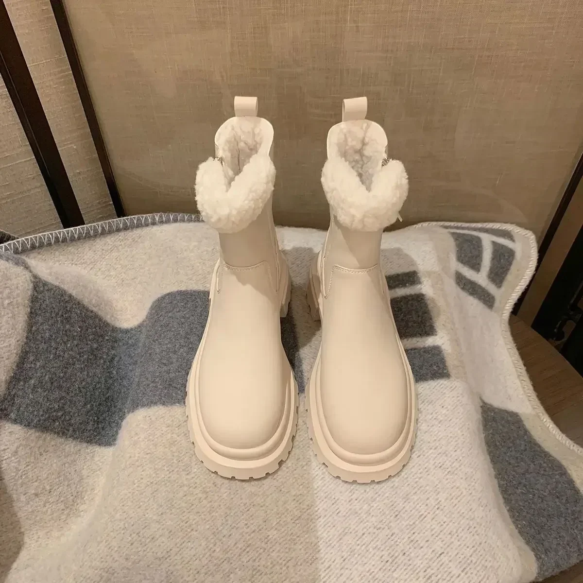 

Женские ботинки с круглым носком, на платформе и среднем каблуке