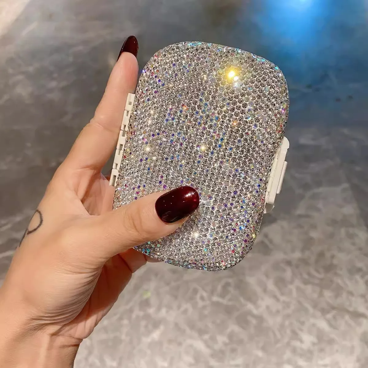Luxury-lite Seven-Day Pill Container with Hand-Set Diamonds, Portable Pill Organizer, Simple Pill Compartment Box