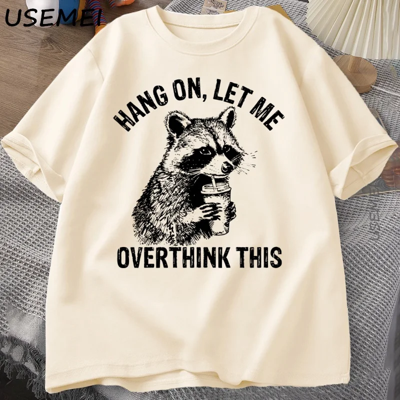 Hang on Let Me Overthink นี้ T เสื้อผู้ชายผู้หญิง Racoon ตลกเสื้อยืดถังขยะ Panda Tee เสื้อลําลองแขนสั้นผ้าฝ้ายเสื้อผ้า