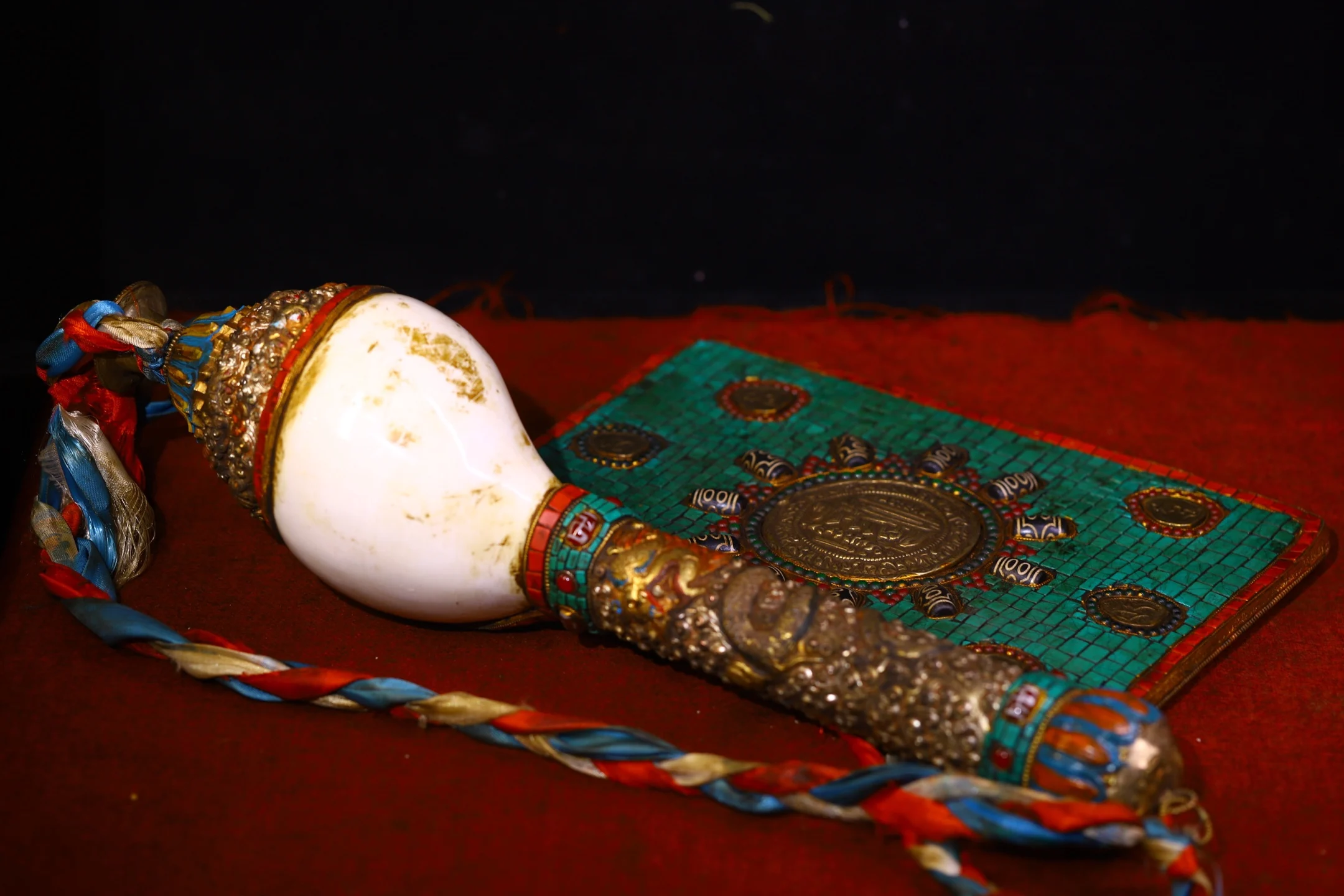 19"Tibetan Temple Collection Old Natural Conch Mosaic Gem gZi Beads Turquoise Shakyamuni 5 Buddha Buddha Conch Worship Hall