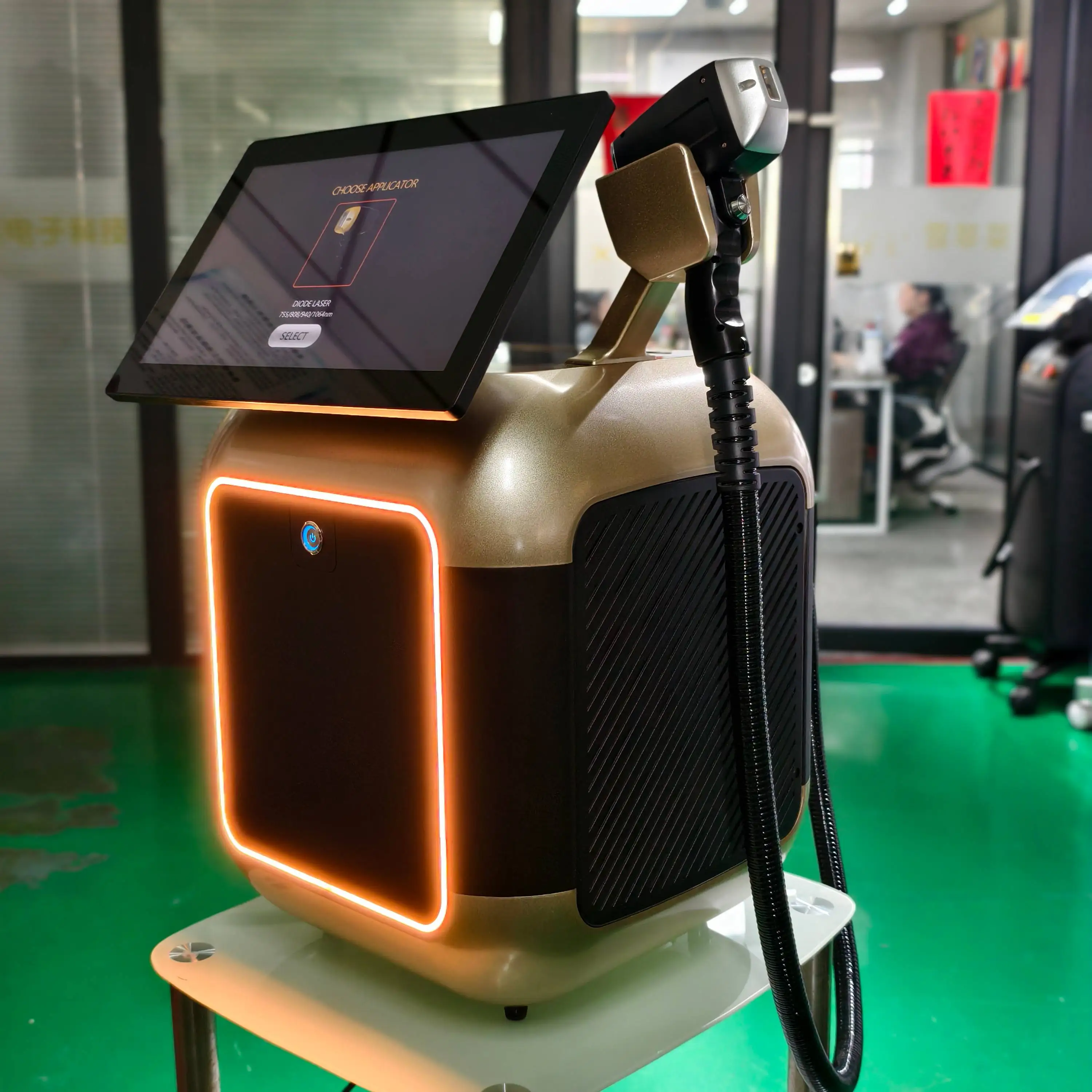 

Новейший профессиональный лазерный аппарат для удаления волос 4-волновой длины (755, 808, 1064, 940 нм) с технологией Ice Titanium Diode Laser 2026 года