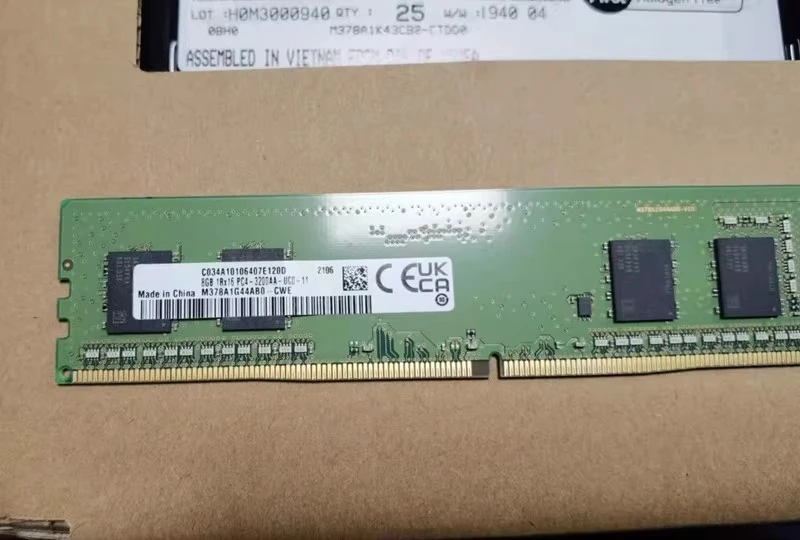 

M378A1G44AB0-CWE 8 ГБ DDR4 3200 настольная карта памяти