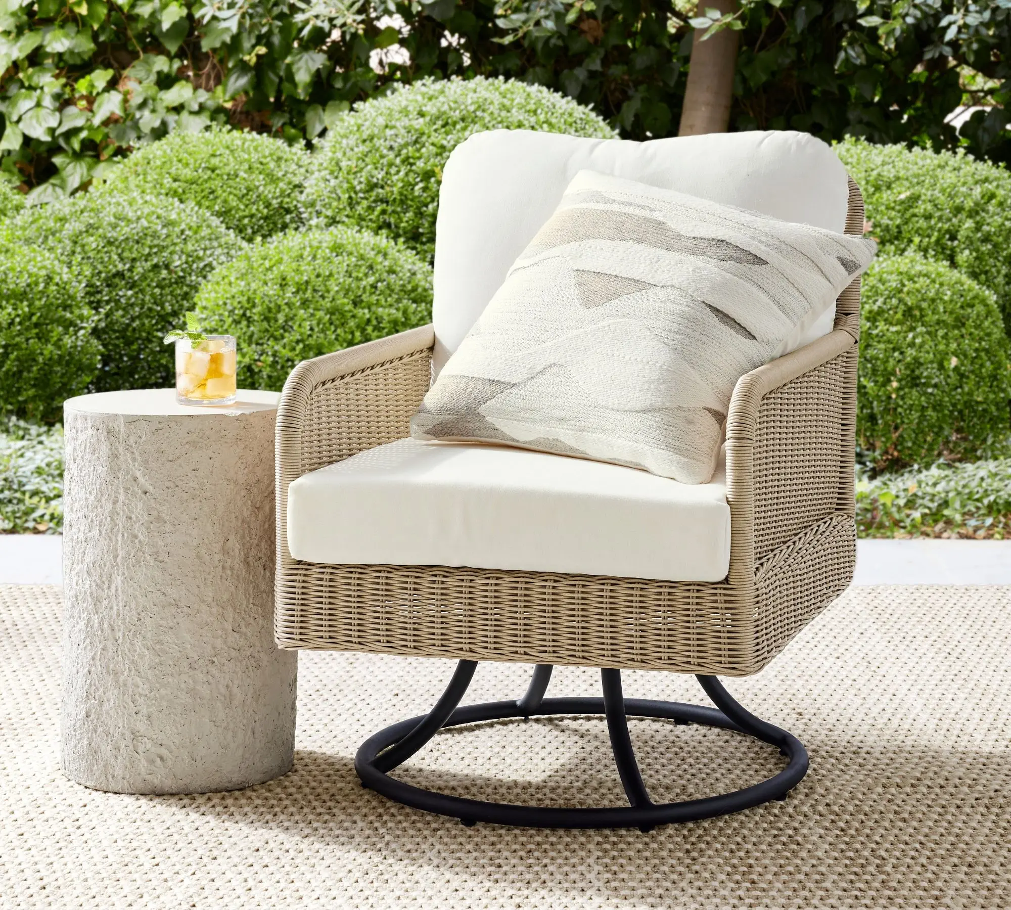 

Custom Wicker Swivel Outdoor Single Chair Garden Terrace All Weather Comfortable Casual Modern Rattan Furniture