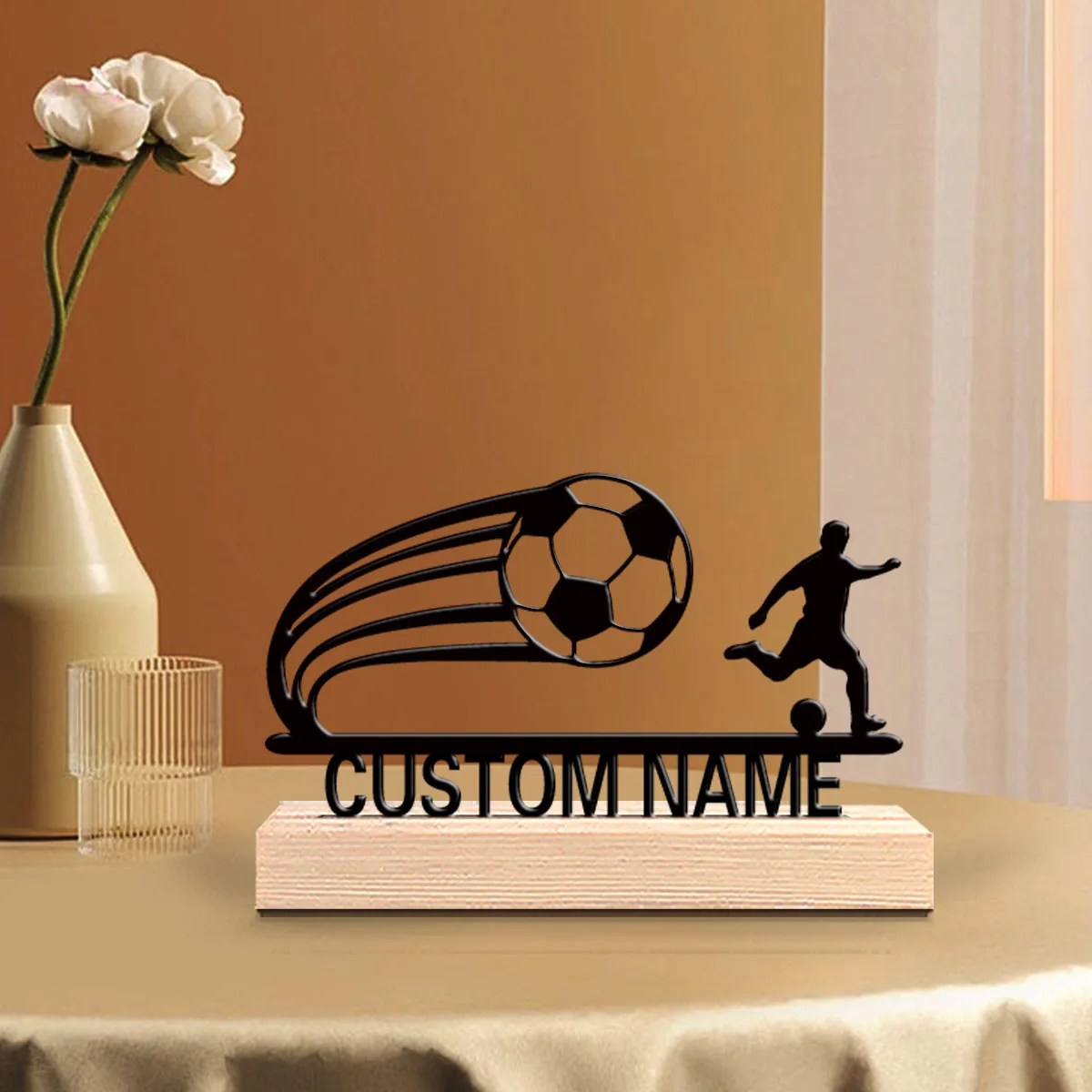 1 pièce Statue en métal moderne de football avec lettre personnalisable, Ornement en fer, Artisanat artistique avec base en bois, Sculpture en fer pour table de maison