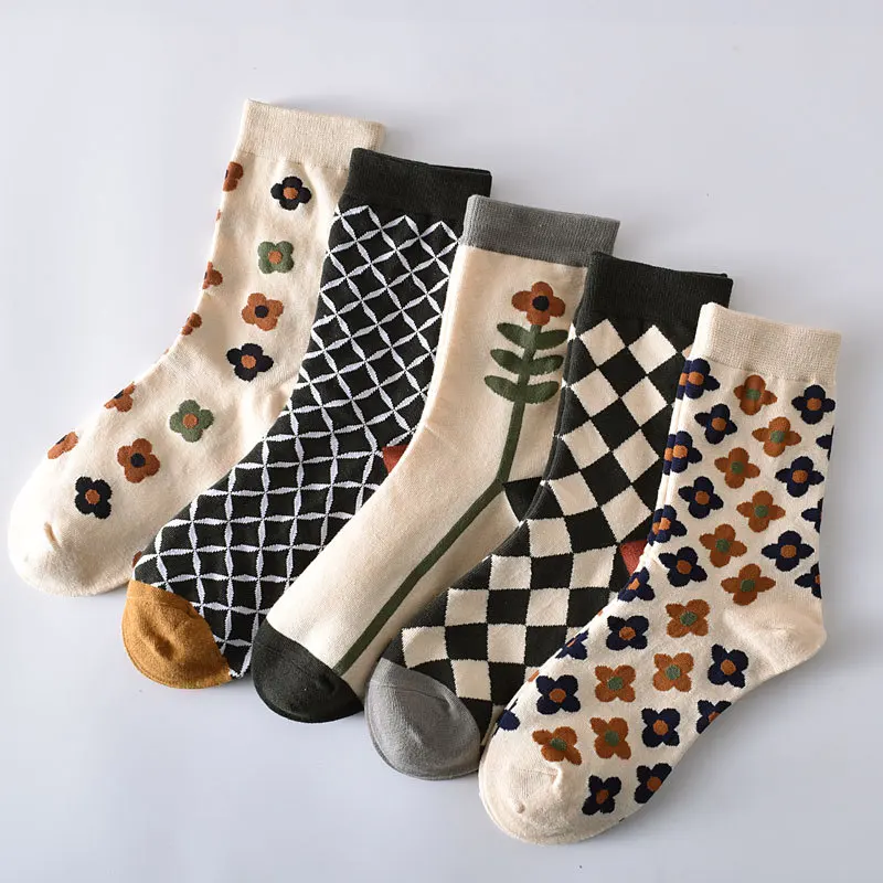 5 Pairs/ Lot Sweet Cute Women Cotton Socks Harajuku Retro Embroidery Winter Knitting Flowers Embossed Print Lolita Christmas Gift