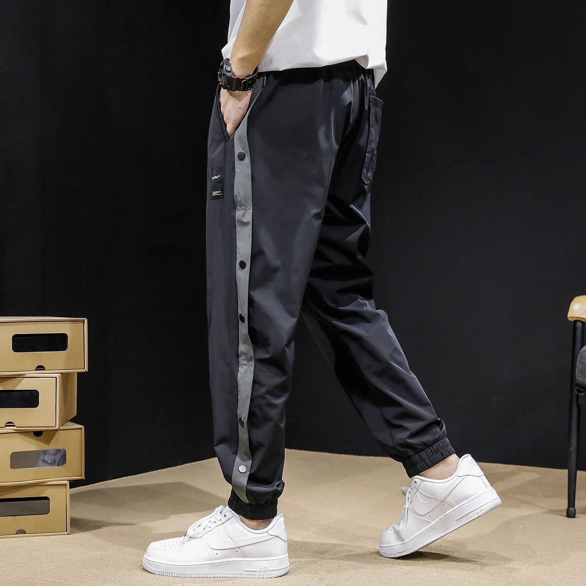 

Мужские повседневные спортивные брюки из ледяного шелка, тонкие, свободные, больших размеров, быстросохнущие, с карманами на молнии, модные длинные брюки для весны и лета