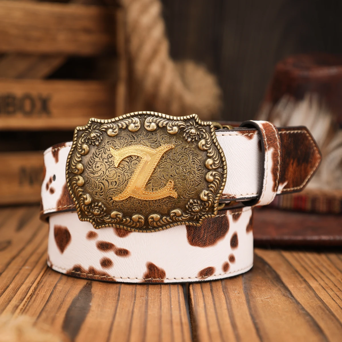 Ein Lässiger, Individueller und Retro-Gürtel, ein Kleidungs-Accessoire aus PU-Leder in Braun, mit Metallschnalle, Geeignet für Männer und Frauen – Detail 7