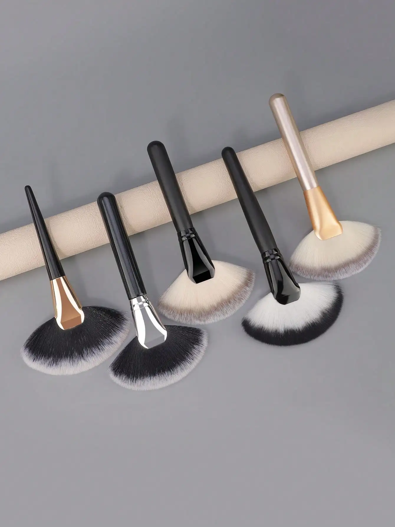 1/2pcs Large Fan Makeup Brushes Facial  Foundation Blusher Concealer Brush Cosmetic Tools Pincel ,Soft-Bristled Makeup Brush