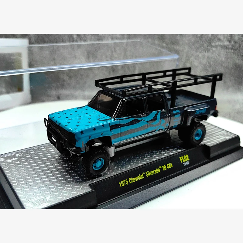 M2 Diecast 1:64 Scale 1975 Silverado Extended Pickup 4×4  Alloy Car Model Collection Souvenir Static Display Ornaments Toy Gift