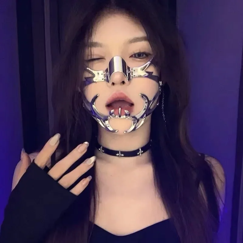 Cyberpunk-Maske Kinn Metall halbes Gesicht mit weiblicher Gesichts kette und männlicher Schnauze Biss Stopper Mann Kostüm Halloween