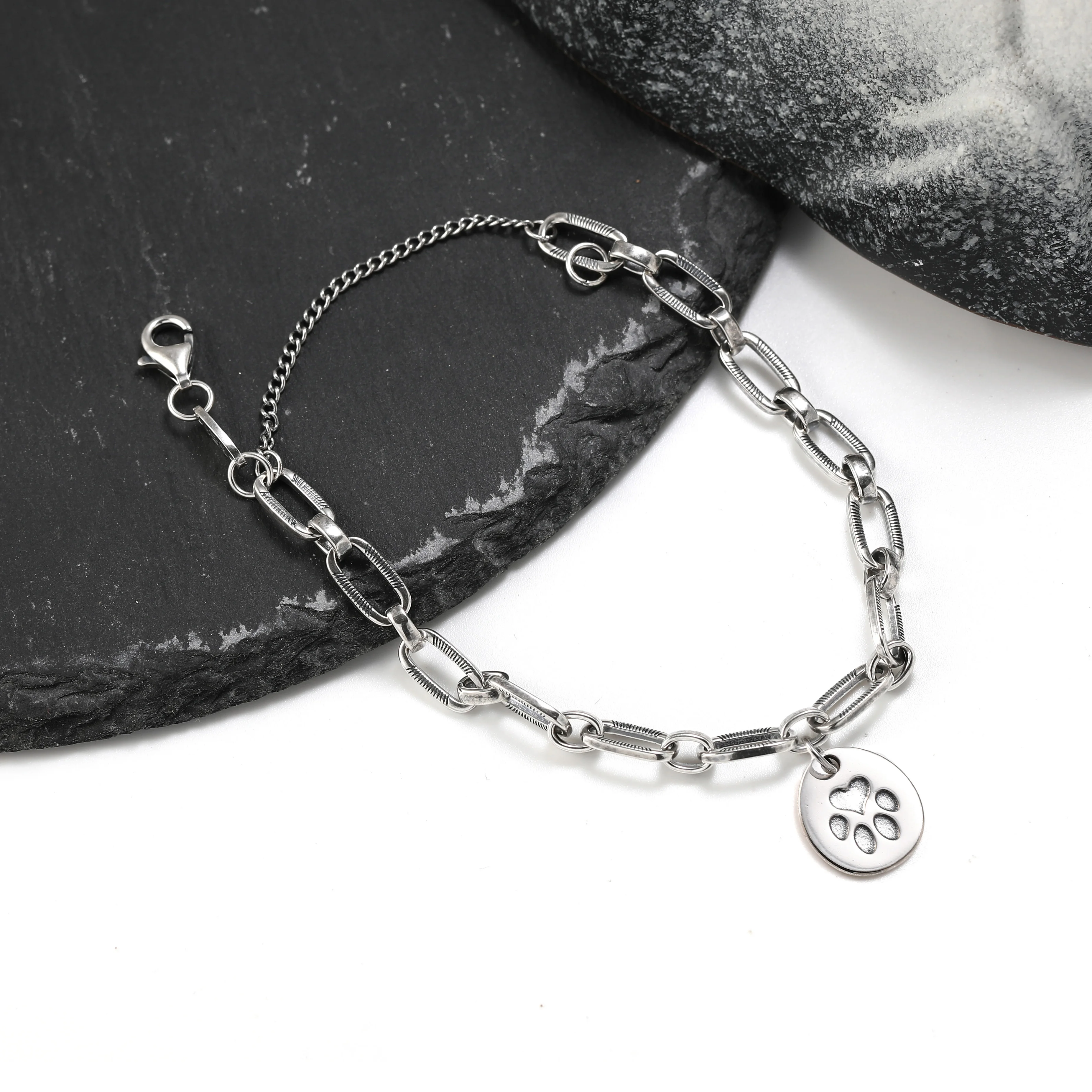 

Authentic 925 sterling silver James Avery Ornate Links Charm Bracelet with Heart Claw Pet Label pendant