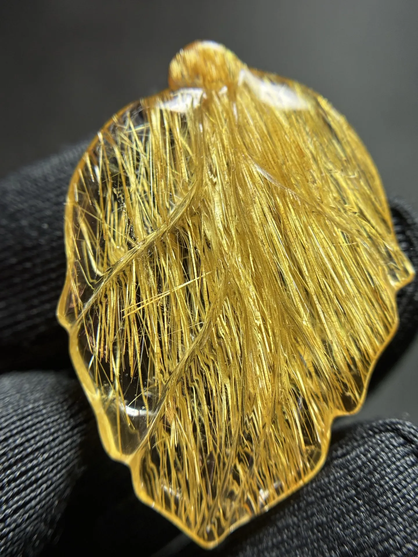 

Natural Gold Rutilated Quartz Pendant 37x26.4x6mm Leaf Rutilated Quartz Jewelry Men Women Brazil AAAAAAA