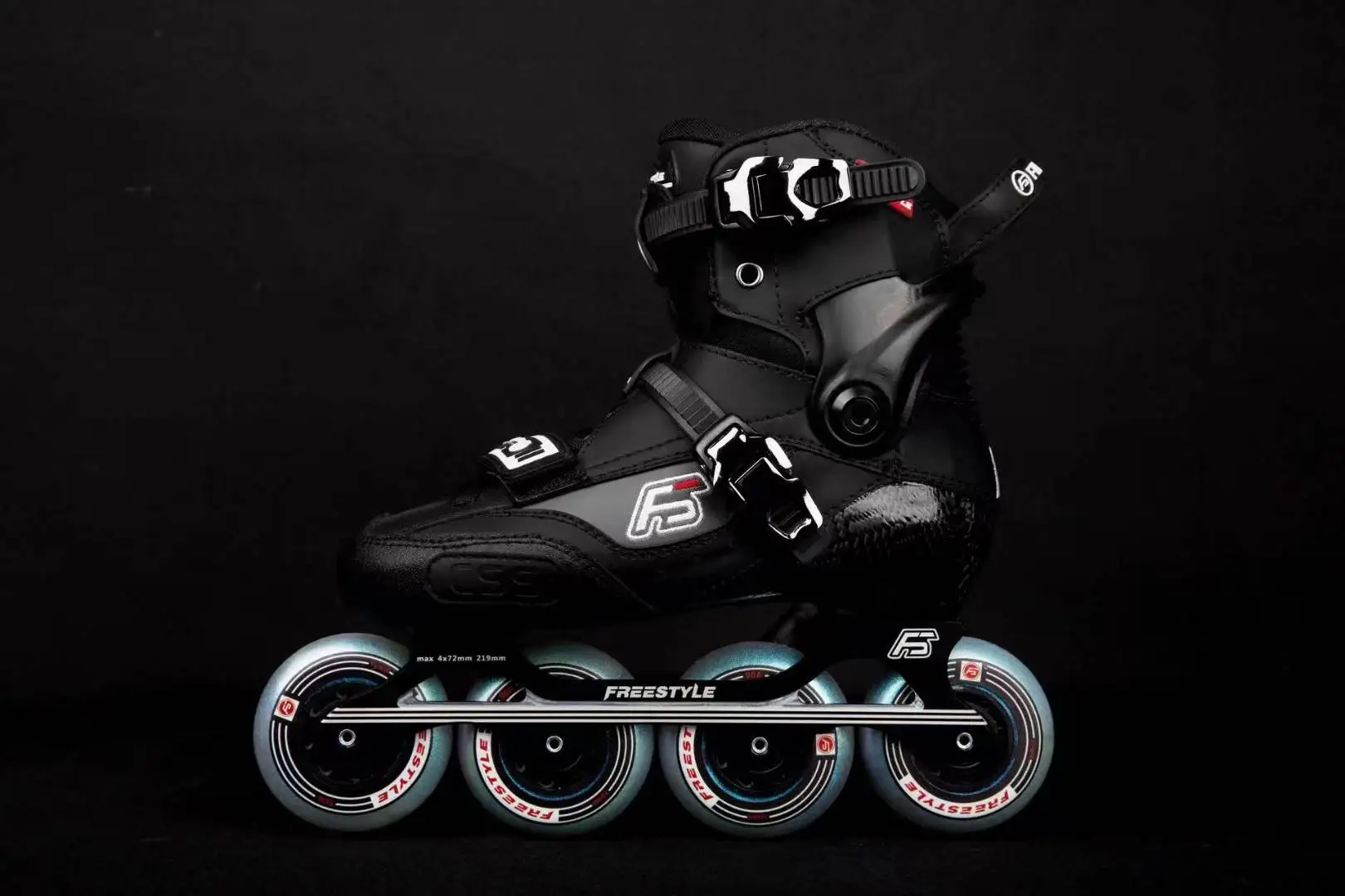 Freestyle Kids Carbon Fiber Slalom Inline Skates Adjustable Size 608Z Silent Bearings 85A PU Wheels For Children Boys Girls
