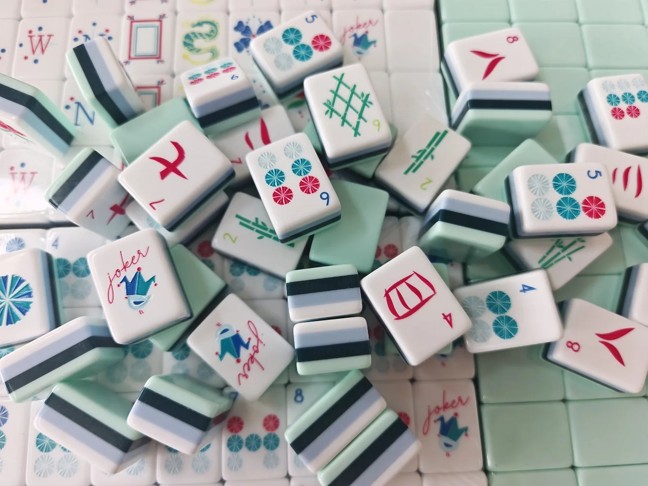 Hot Selling American Mahjong Tile Premium Mahjong Set 4-Layer Acrylic Engraved Pale Turquoise Mah Jongg for Family Entertainment