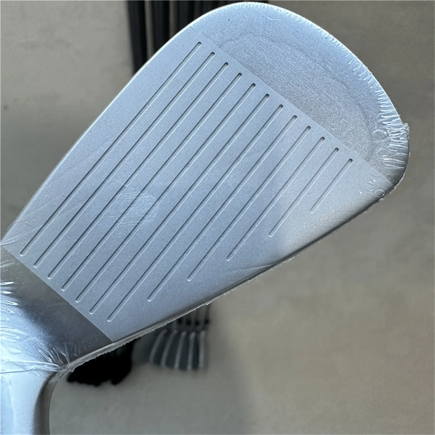 

Men Brand Golf irons Golf club iron Set 4-9 P (7pcs) With Steel/Graphite Shaft Head Cover