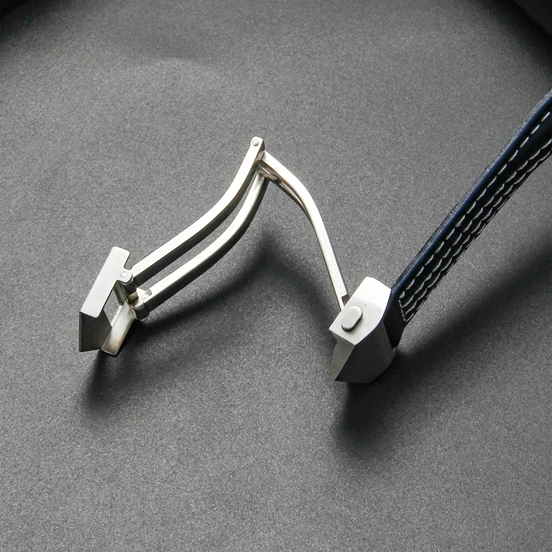 حزام ساعة من جلد البقر الأصلي عالي الجودة لسلسلة تاغ هوير ناعم ومريح مقاوم للماء مقاس 22 ملم باللون الأسود والأزرق