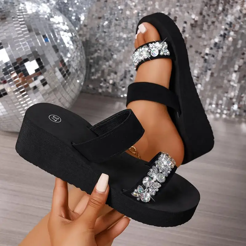 Luxuriöse silberne Strass-Sandalen mit dicker Sohle für Damen, Sommer 2026, bequeme Plateau-Strandpantoletten, Keilabsatz-Slipper für Frauen – Detail 7