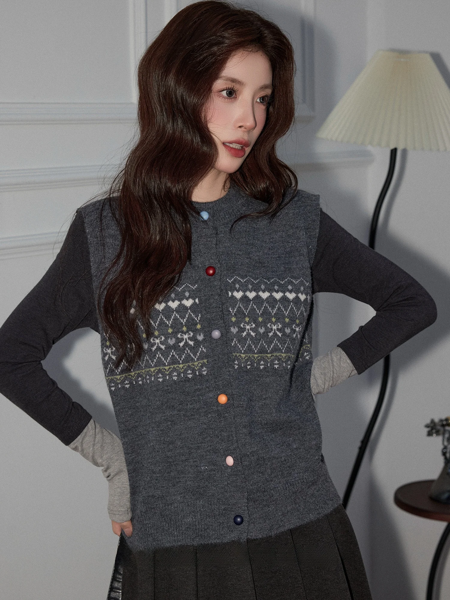 

Вязаный жилет Fair Isle для женщин: осенне-зимний, теплый, винтажный дизайн, для многослойных образов, в стиле Balenciaga, с геометрическим узором, для повседневной носки